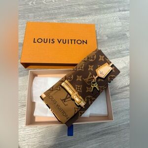 BNIB Authentic Louis Vuitton Monogram confidential bandeau